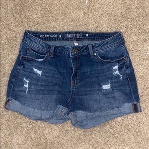 NWOT Jennifer Lopez Jean Shorts